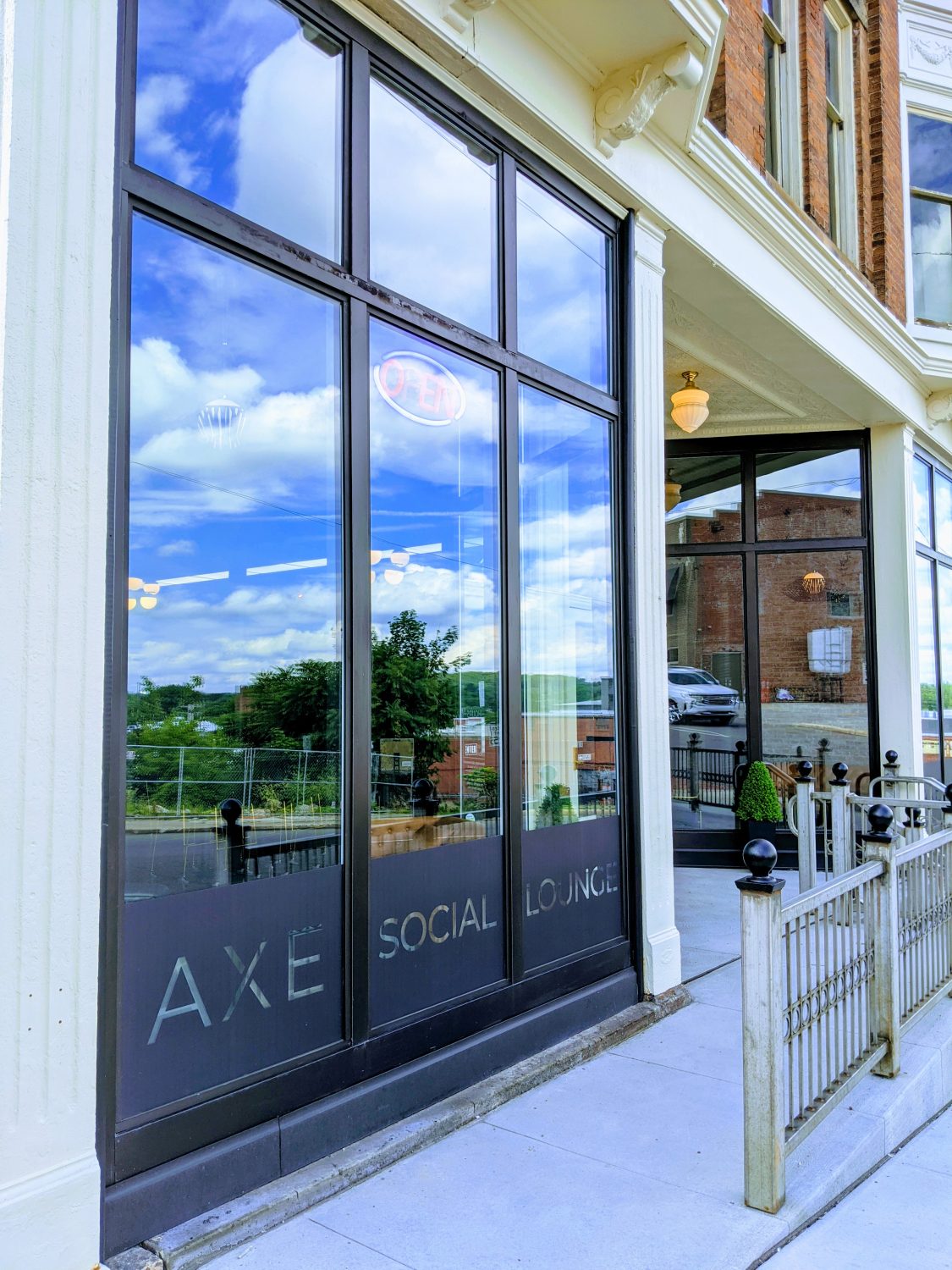 Axe Social Lounge